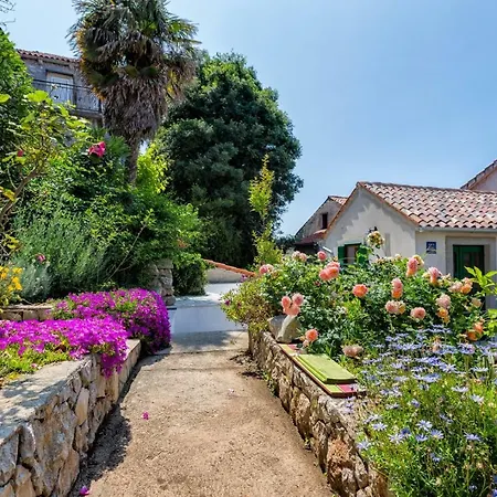 Konukevi Nautica, Mali Lošinj